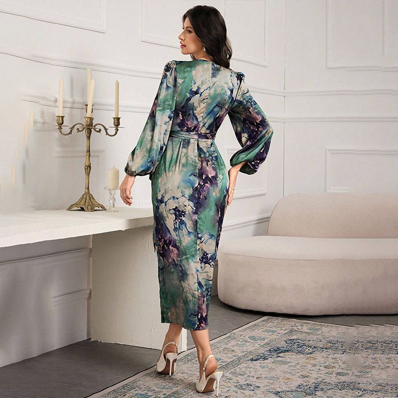 The new women's dress is fashionable and elegant, printed with long sleeve V-neck cardigan and slim long dress, which is suitable for daily leisure commuting parties.