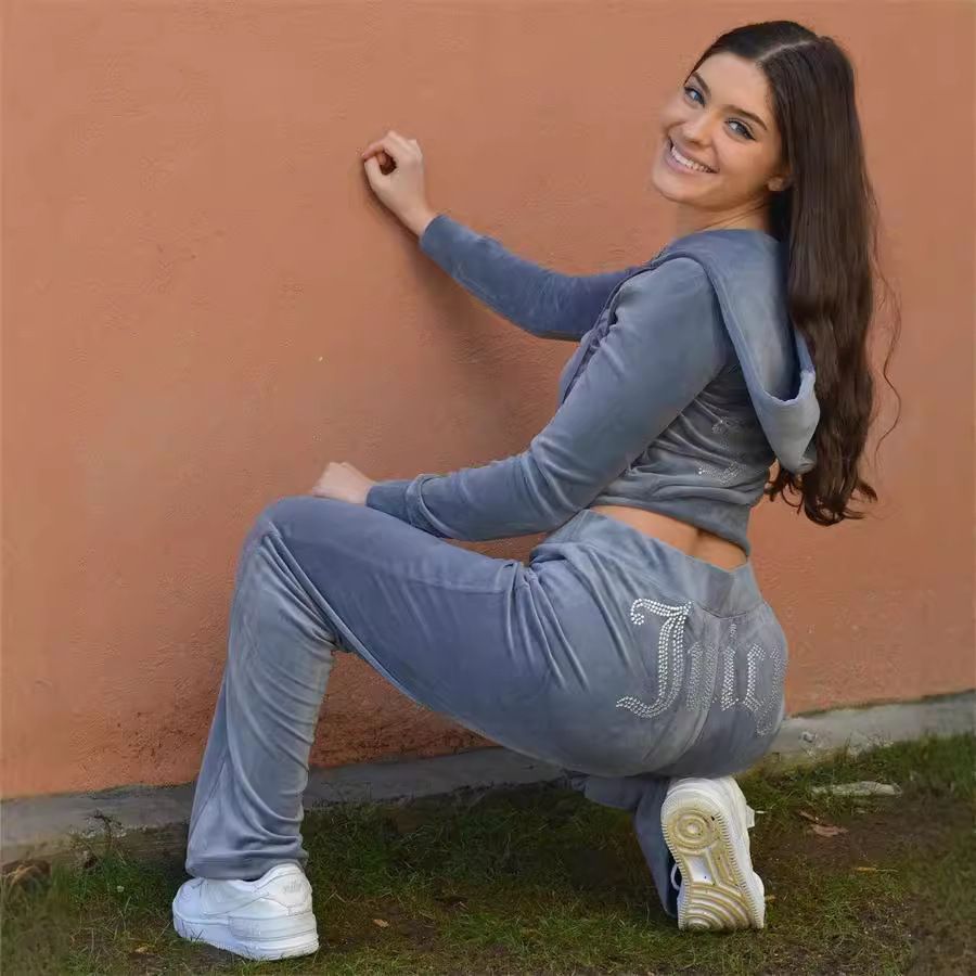 New women's two-piece fashion rhinestone gold velvet hooded zipper coat loose trousers sports casual suit is suitable for daily leisure commuting outdoor sports wear.