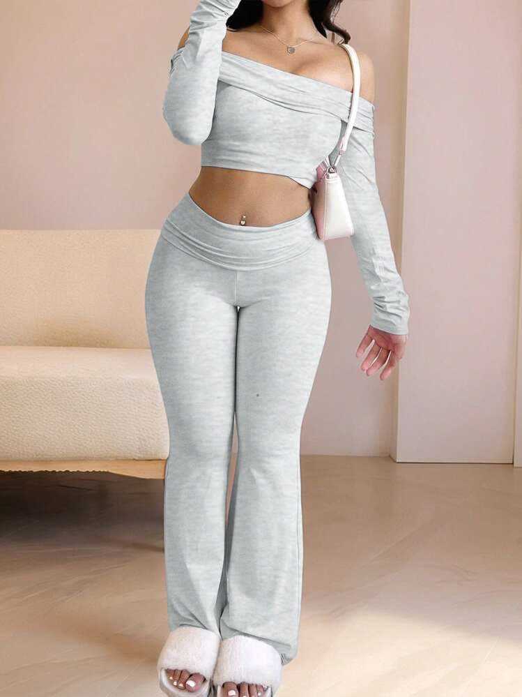 The new women's two-piece suit is fashionable, elegant, solid color, long sleeve, strapless, tight-fitting short coat and slim trousers suit suitable for daily leisure commuting.