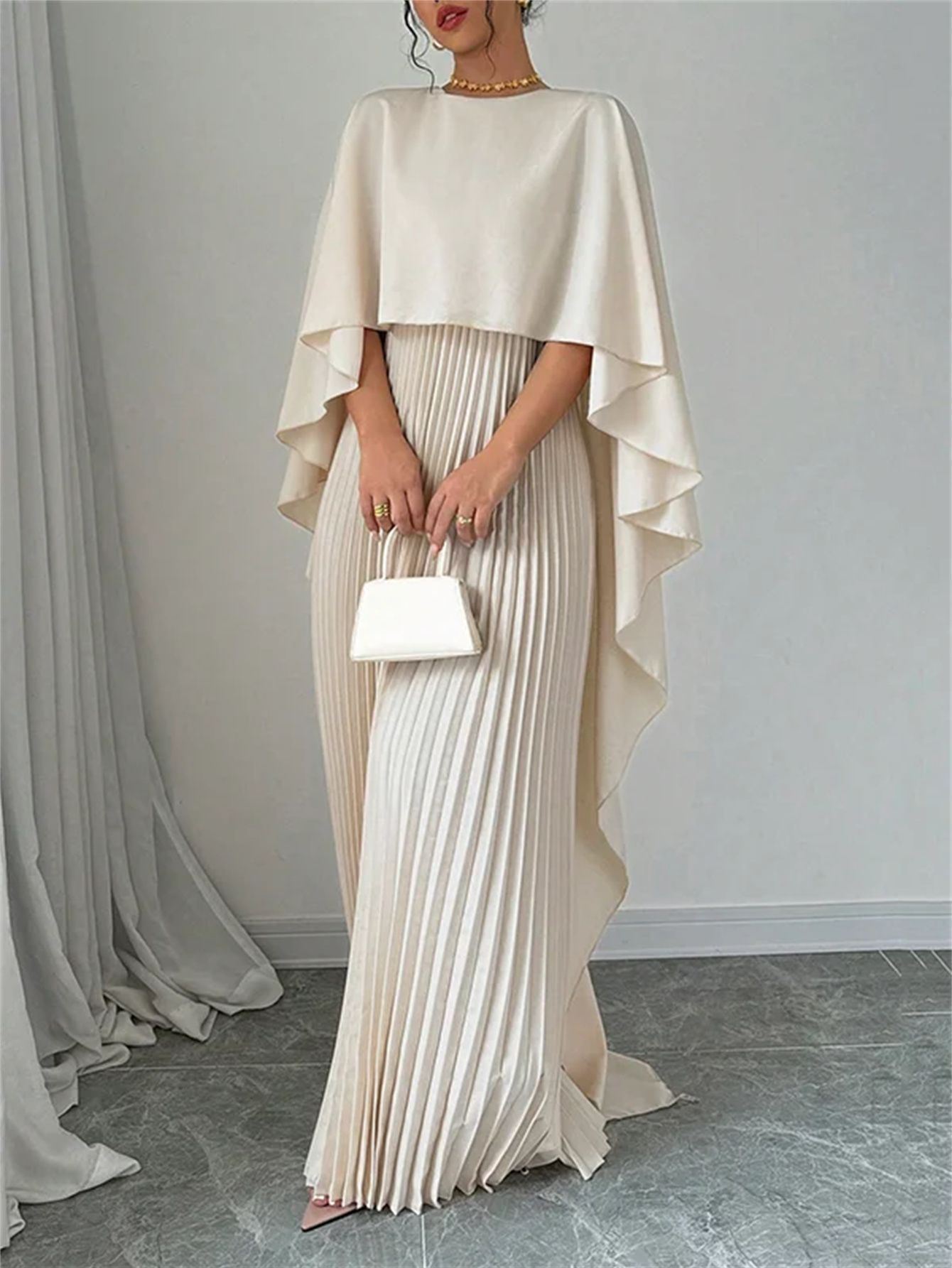 New women's dresses in summer are fashionable, solid colors, irregular pleated bat sleeves and loose long dresses, which are suitable for daily casual parties and dinners.