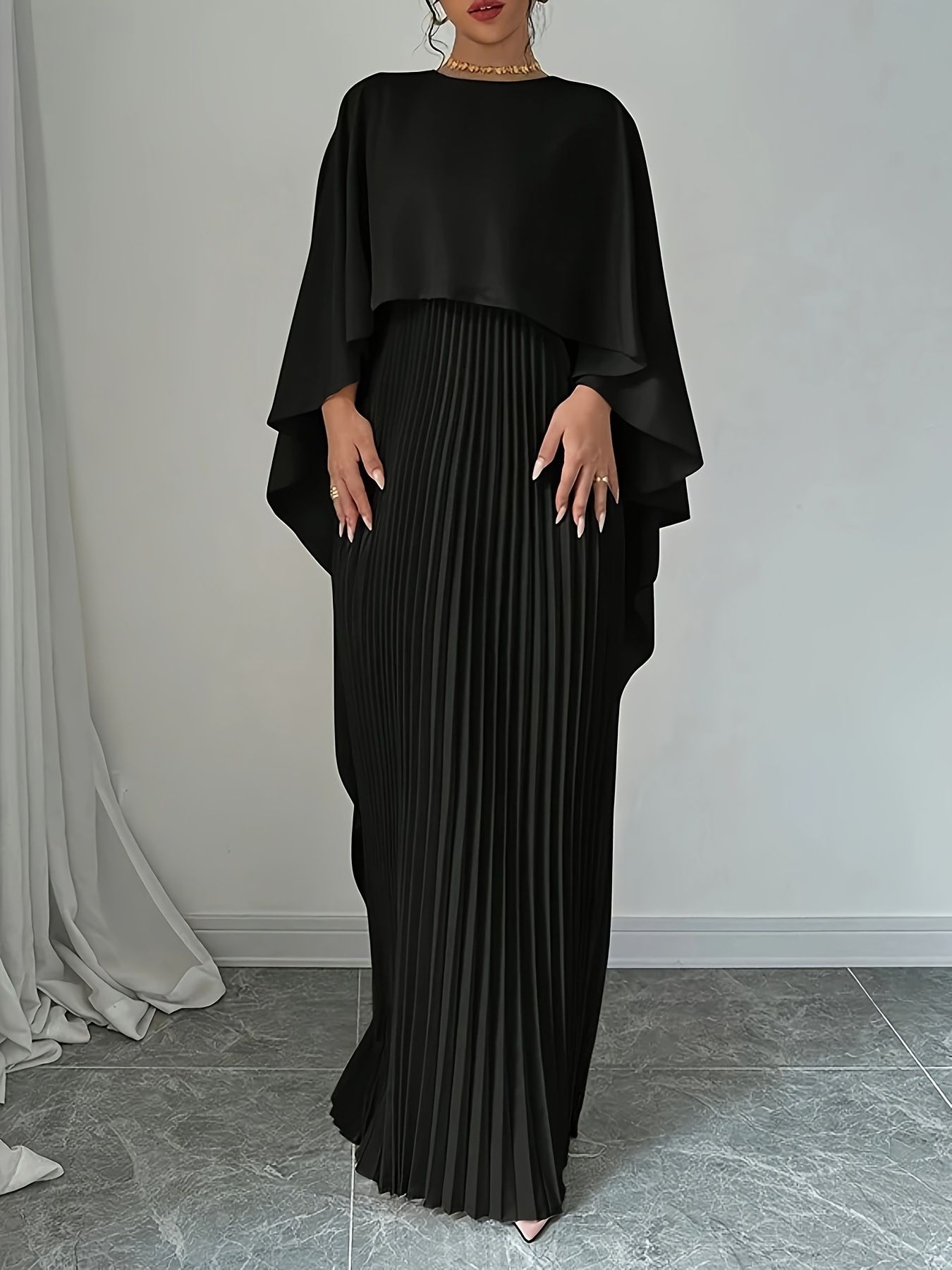 New women's dresses in summer are fashionable, solid colors, irregular pleated bat sleeves and loose long dresses, which are suitable for daily casual parties and dinners.