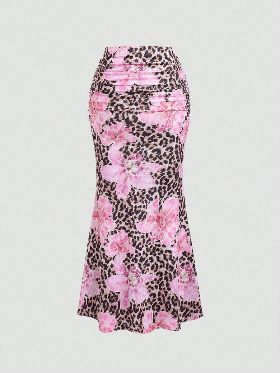 In summer, the new women's skirt is fashionable and elegant, printed and pleated, slim and hip-wrapped, and the long skirt is suitable for daily leisure, commuting, party and holiday.