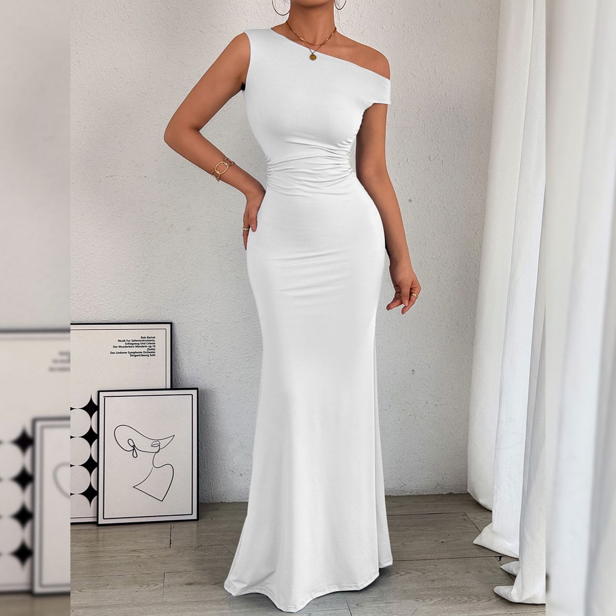 Elegant temperament of new women's dresses in summer: solid color, one-shoulder diagonal collar and pleated slim long dresses are suitable for daily leisure commuting party dinners.