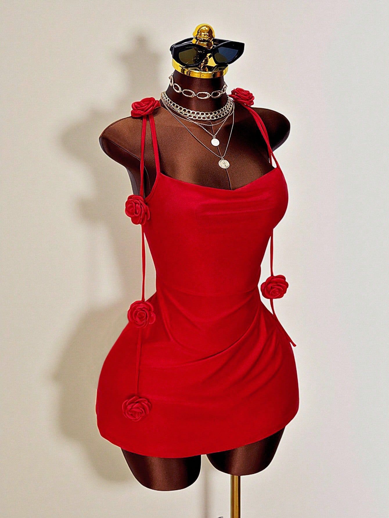 New women's dresses in summer are solid colors, sleeveless suspenders, backless slim hips, and short dresses suitable for daily casual commuting party dresses.