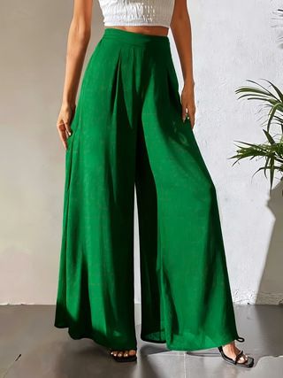 New women's trousers in summer are solid chiffon with high waist and loose wide legs, which are suitable for daily leisure, commuting and office gathering.