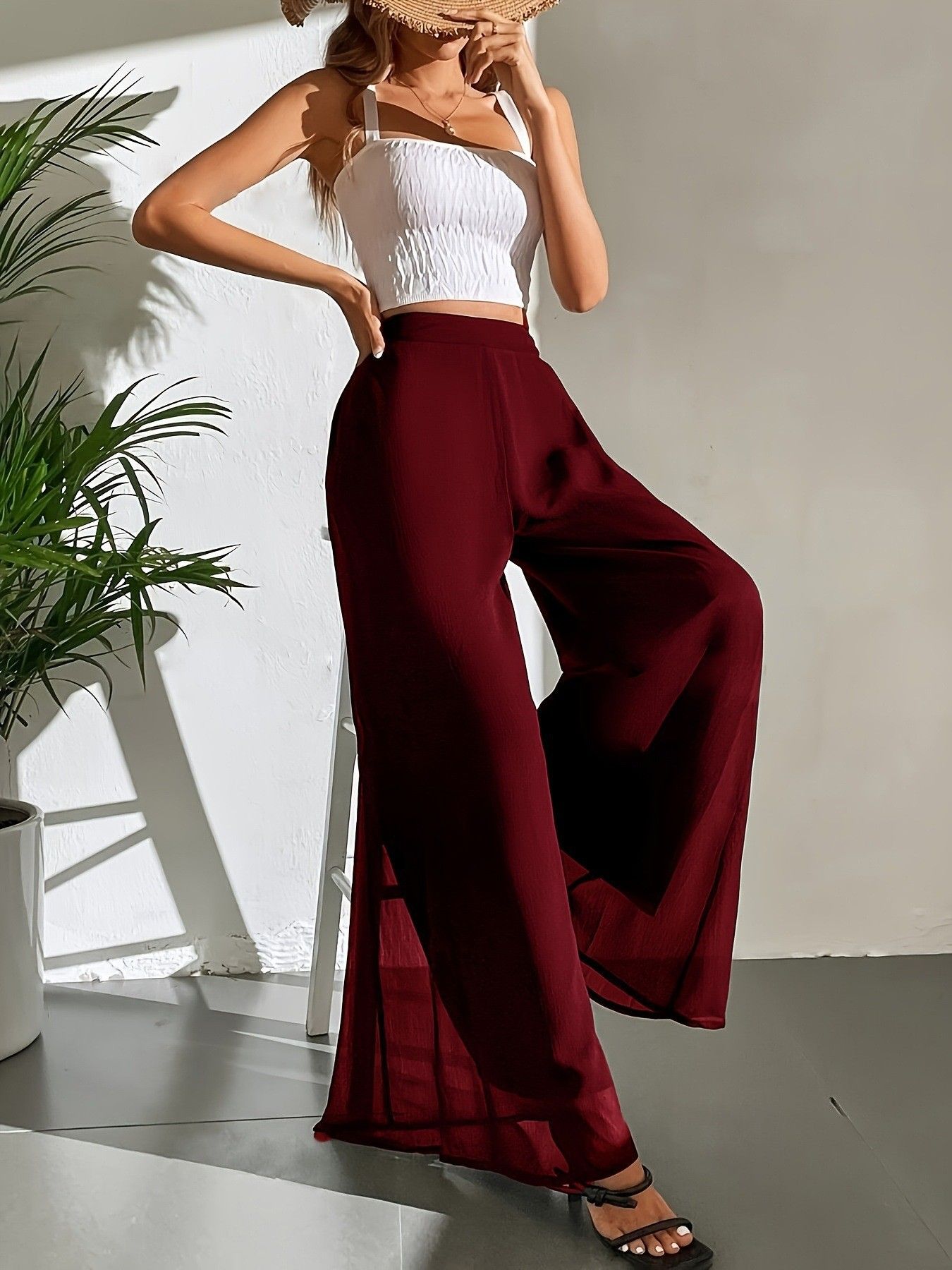 New women's trousers in summer are solid chiffon with high waist and loose wide legs, which are suitable for daily leisure, commuting and office gathering.