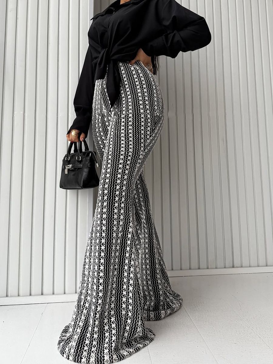 In summer, the new women's trousers printed with elastic waist stripes are slim and slim, and casual trousers are suitable for daily leisure, commuting and office gatherings.