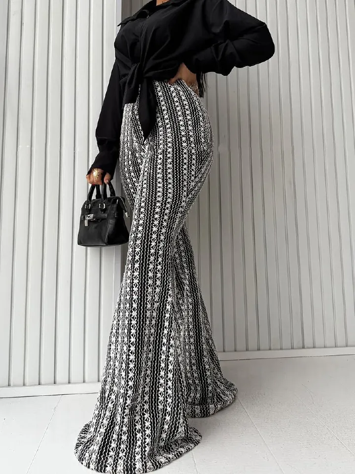 In summer, the new women's trousers printed with elastic waist stripes are slim and slim, and casual trousers are suitable for daily leisure, commuting and office gatherings.