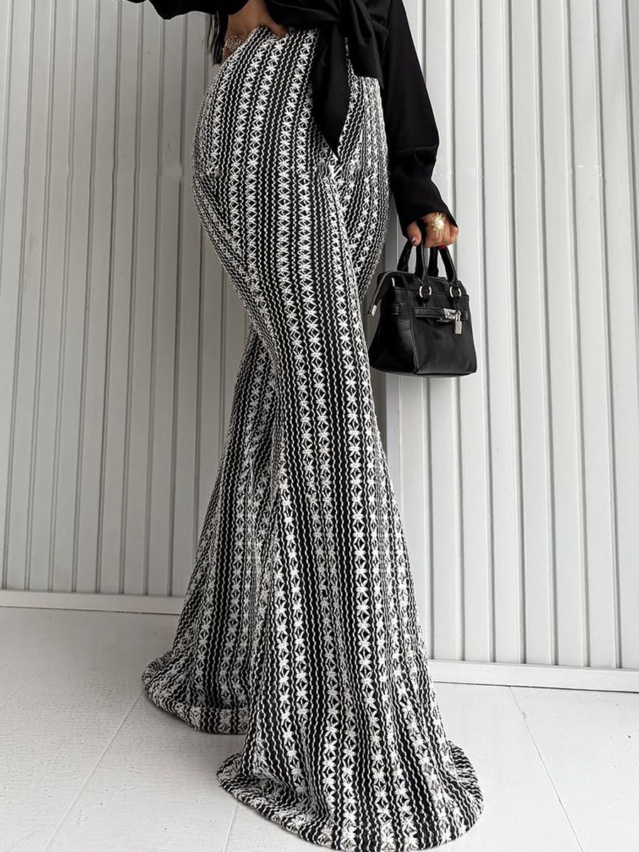 In summer, the new women's trousers printed with elastic waist stripes are slim and slim, and casual trousers are suitable for daily leisure, commuting and office gatherings.
