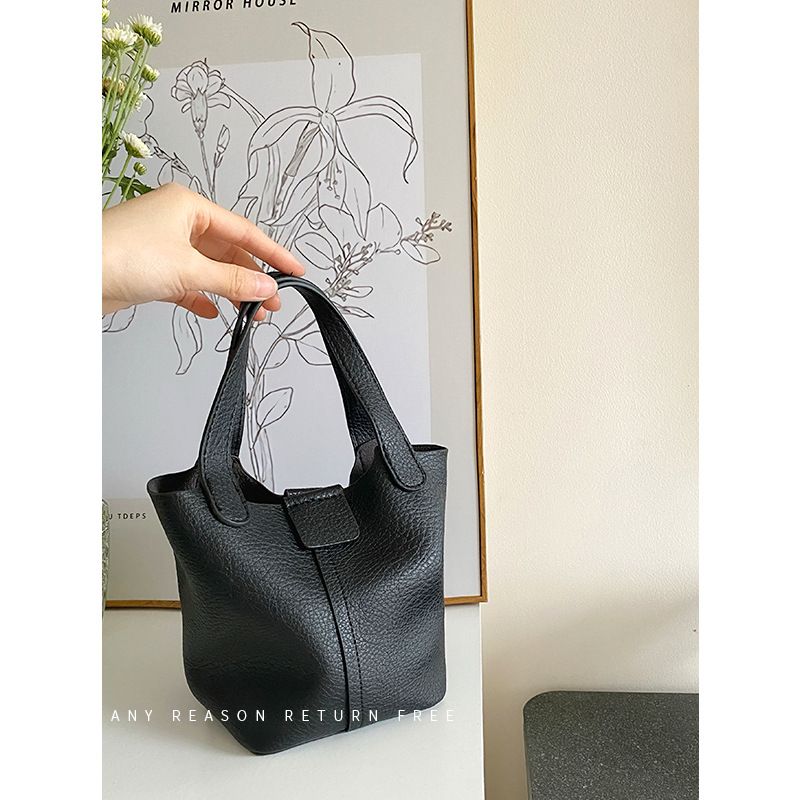 New handbag fashion solid color handbag Joker leisure bucket steamed stuffed bun mother bag is suitable for daily leisure commuting party.