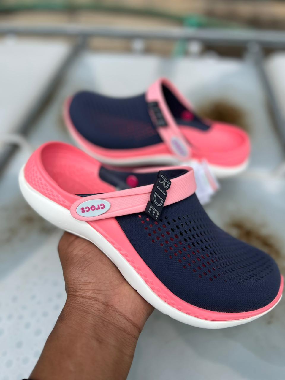 UNISEX ADULT LITERIDE CROCS BREATHABLE AND LIGHTWEIGHT