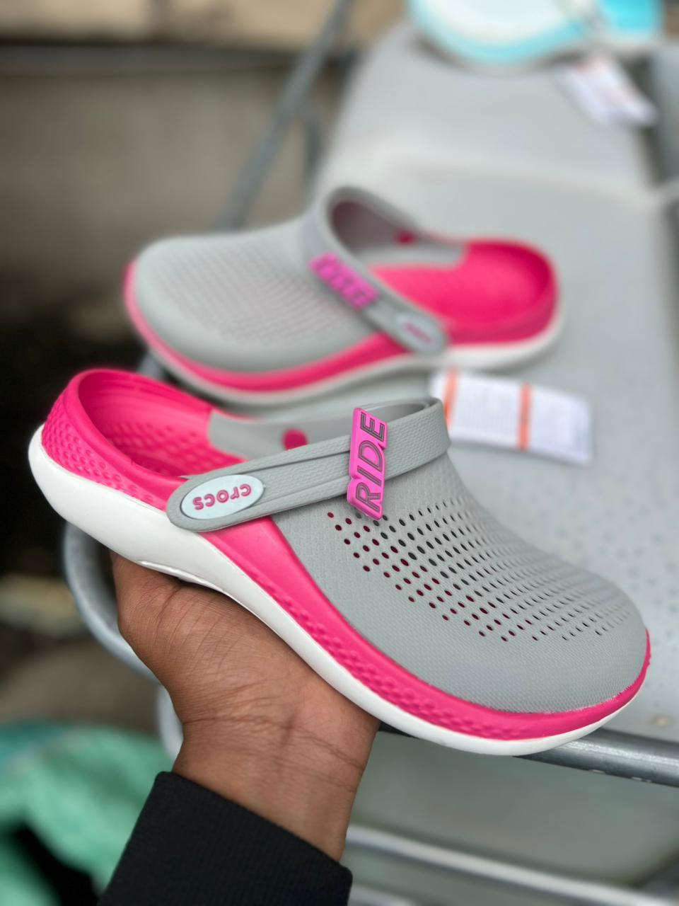 UNISEX ADULT LITERIDE CROCS BREATHABLE AND LIGHTWEIGHT