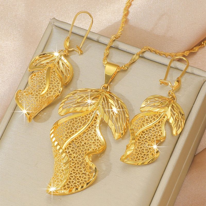 Hot Sale Wedding Copper Gold Plated Jewelry Set Color Retention Sand Gold Leaf & Floral Necklace and Earrings Set for Women