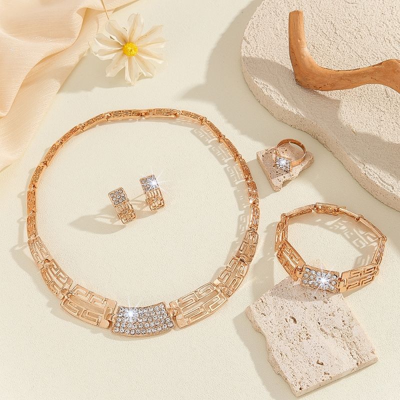 Trendy Hot Sale Light Luxury Alloy Jewelry Set for Women, 4-Piece Shiny Full Rhinestone Jewelry Kit Including Necklace Earrings Ring and Bracelet Elegant Fashion Accessories for Daily Wear & Party