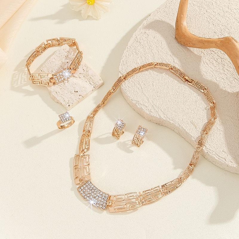 Trendy Hot Sale Light Luxury Alloy Jewelry Set for Women, 4-Piece Shiny Full Rhinestone Jewelry Kit Including Necklace Earrings Ring and Bracelet Elegant Fashion Accessories for Daily Wear & Party
