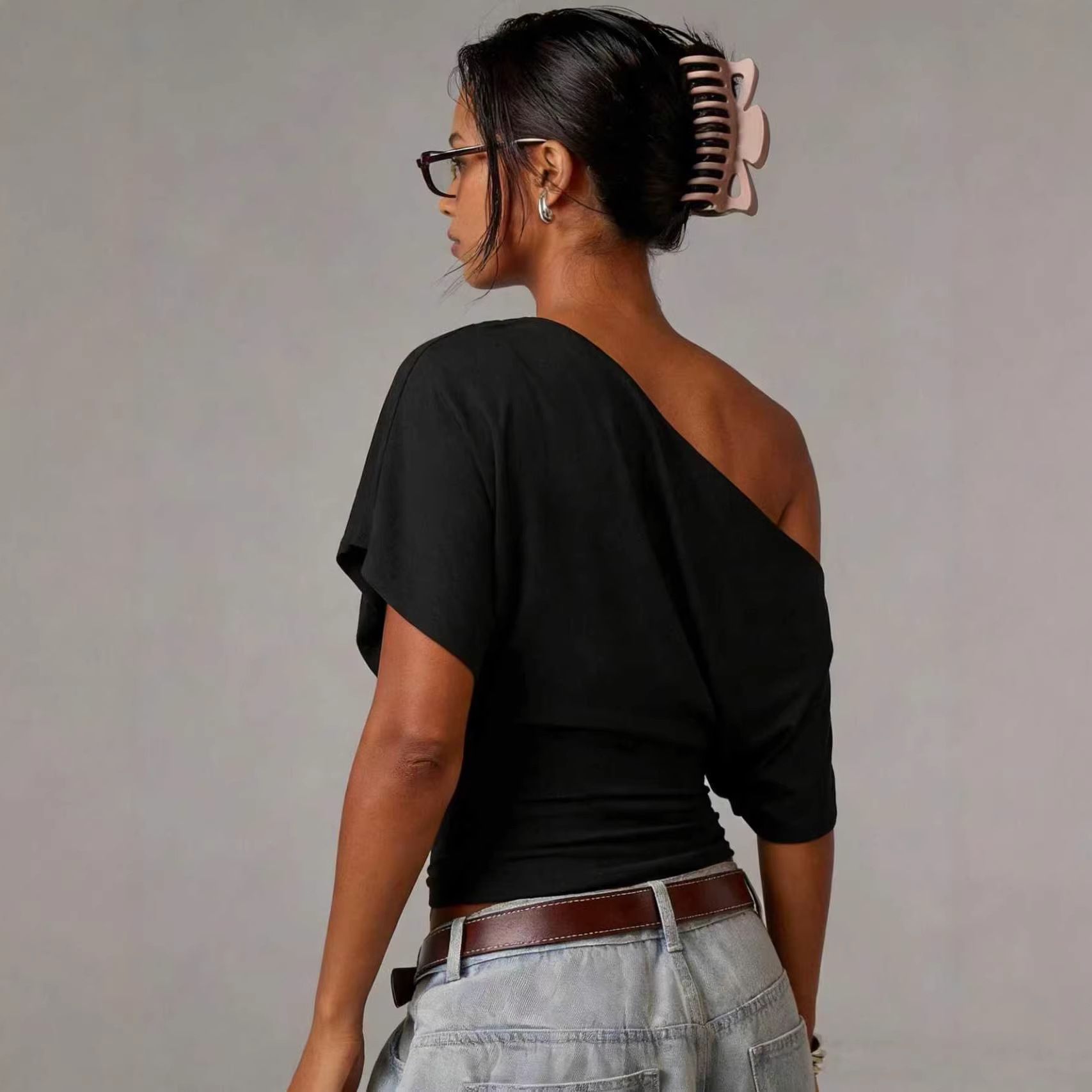 new top design feels pleated, waist-gathering, hot girl's shoulder-dropping, casual women's short-sleeved women's clothes.