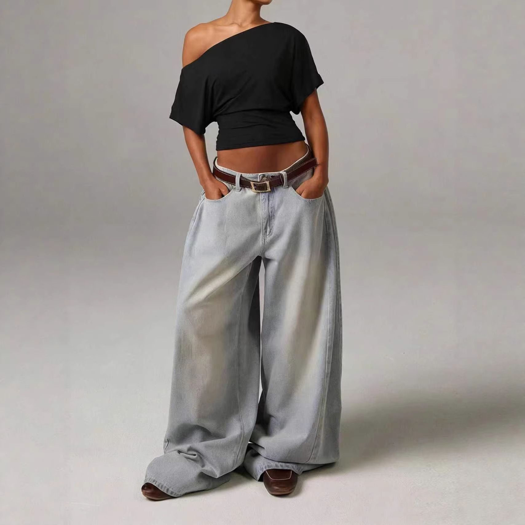 new top design feels pleated, waist-gathering, hot girl's shoulder-dropping, casual women's short-sleeved women's clothes.
