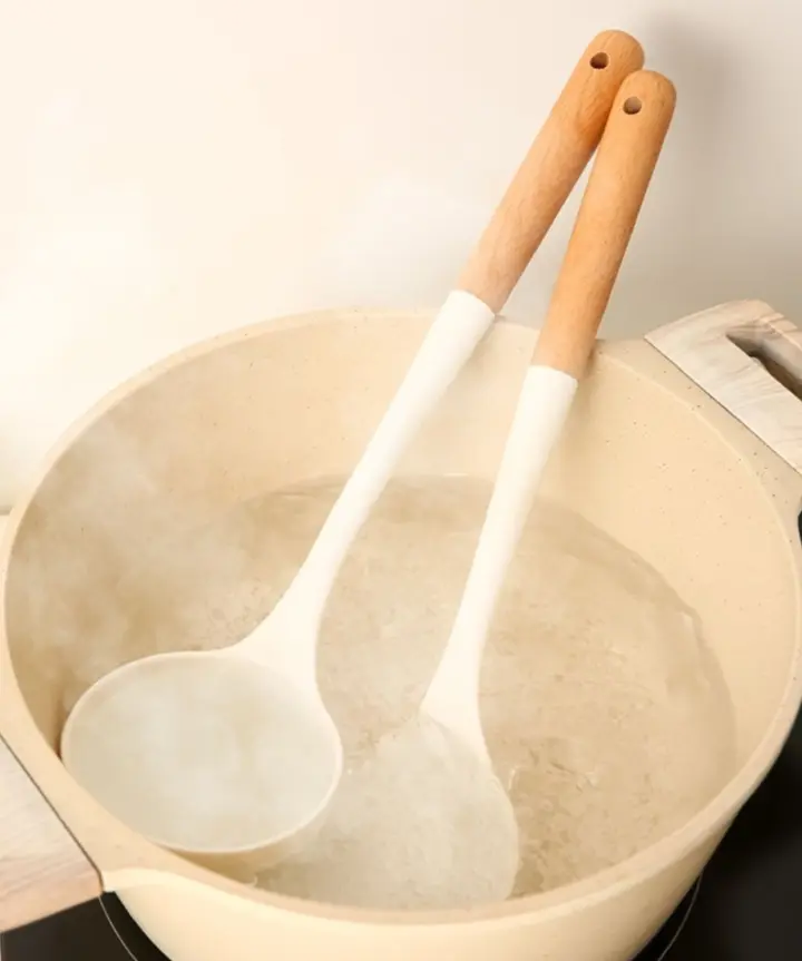 Set of 2PCS Cookware Wooden Handle Silicone Spatula Kitchen Non-Stick Cooking Silicone Spatula Spoon Set Household Cooking Spatula Soup Spoon