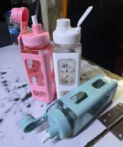 700ml Shui Water Bottle
The 700ml Shui Water Bottle is a sleek, everyday hydration bottle designed for convenience, portability, and style. With its perfect mid-size capacity, it is ideal for school,