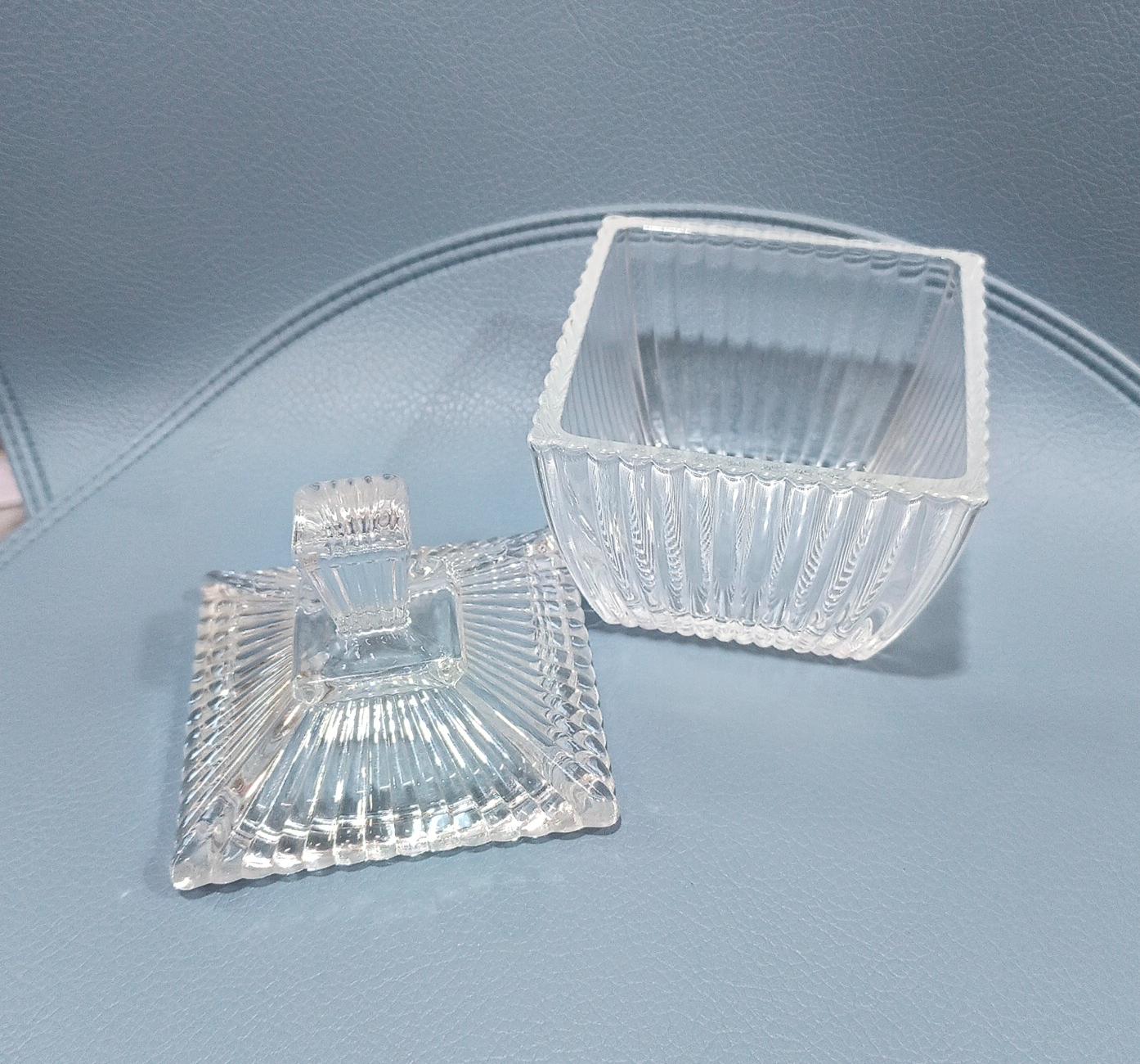 SUGAR DISH / SUGAR BOWL
Add a touch of elegance to your kitchen or dining table with this stylish sugar dish, perfect for storing and serving sugar in a neat and organized way.
✨ Key Features
🍬 Ideal