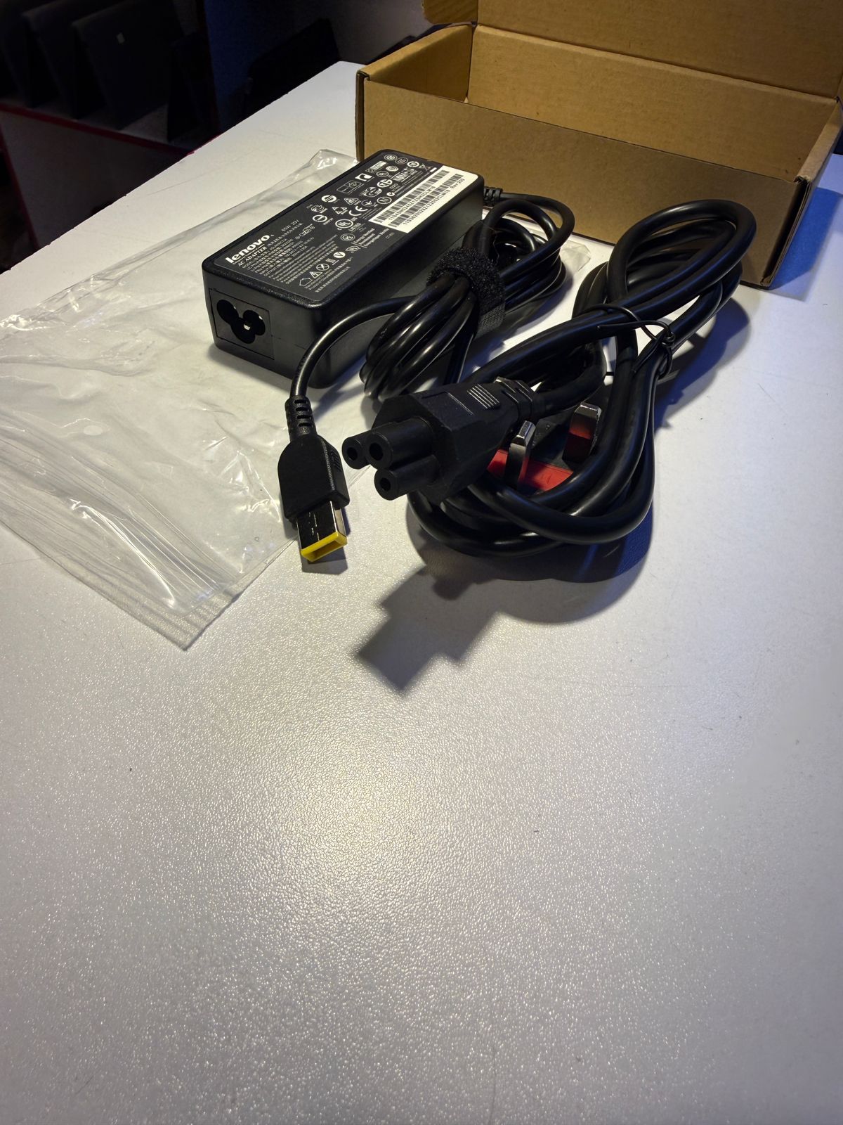 Lenovo Thinkpad X270 , X250 , X260, T440p, T440s , T450, Charger 20V 3.25A 65W USB Pin