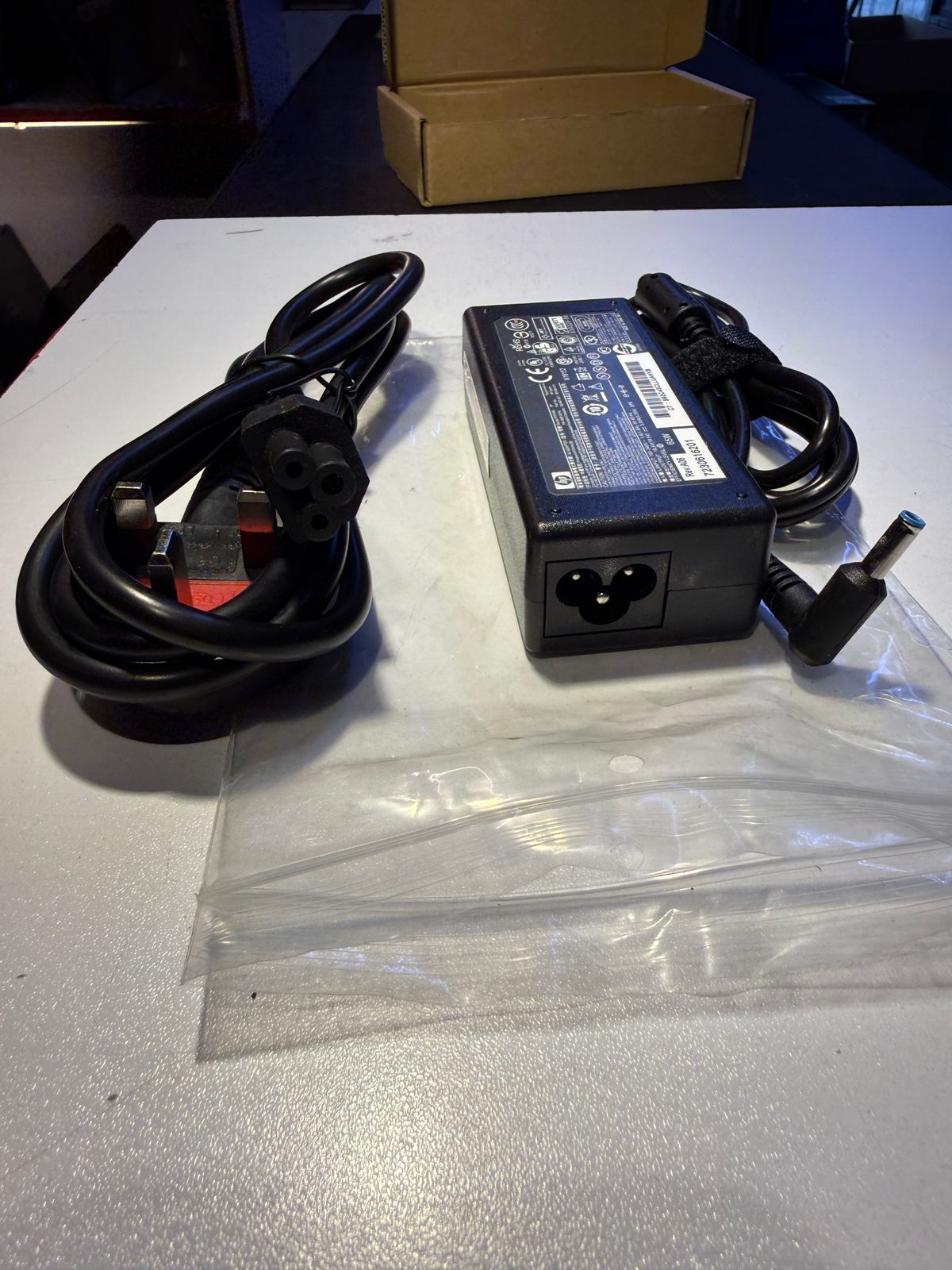 Complete with Cable BLUE PIN ADAPTER CHARGER 65W for HP EliteBook 820 G3/G4, 830 G5, 840 G3/G4/G5, 850 G3/G4/G5 Charger – Blue Pin 19.5V 3.33A 65W