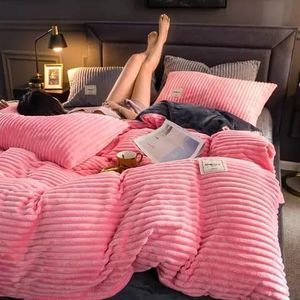Velvet Single Duvet Blanket 5×6 – Warm, Cozy & Durable Comfort .Designed to provide warmth Made from soft velvet fabric delivers a smooth and cozy feel that keeps you comfortable throughout the night