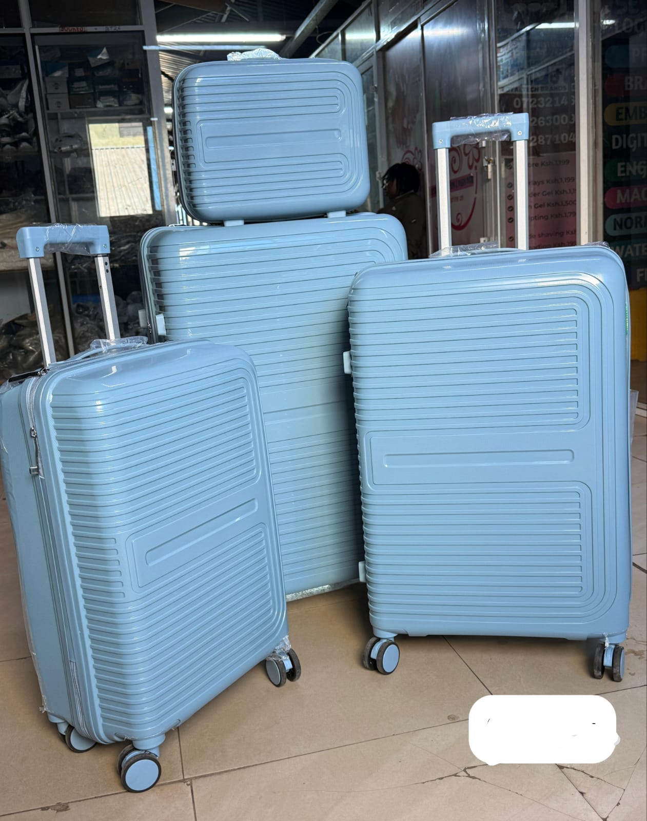 JAZZ ABS FIBER SUITCASE – 4 IN 1 SET
WITH BEAUTY CASE | DH2322
Travel smart, stylish, and fully organized with this premium 4-in-1 suitcase set – perfect for every journey!
✨ What’s Included:
✔️ Size