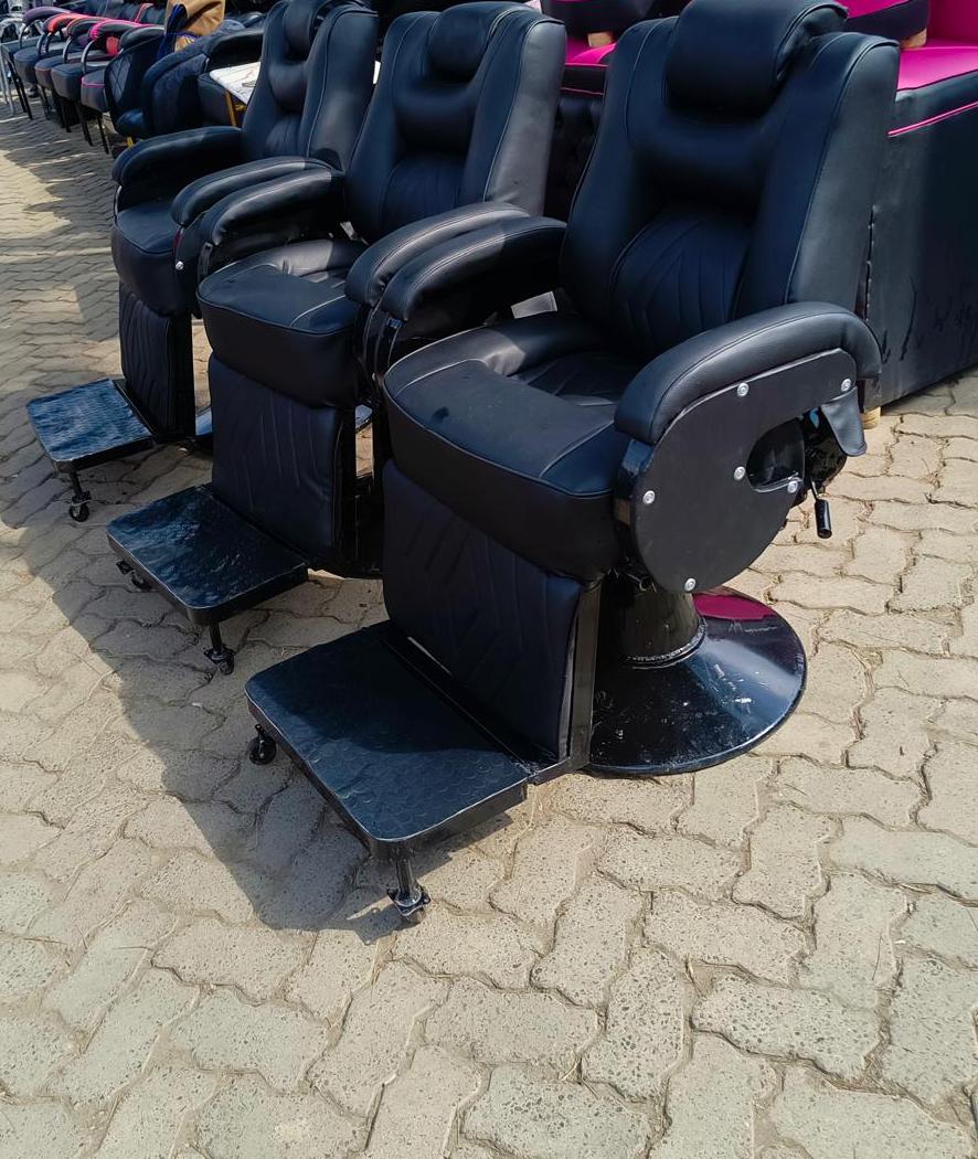 Barber Chair (Kinyozi Chair) – Professional Salon Comfort
Upgrade your barbershop with this premium barber chair (Kinyozi chair) designed for comfort, durability, and professional use in Kenyan salons