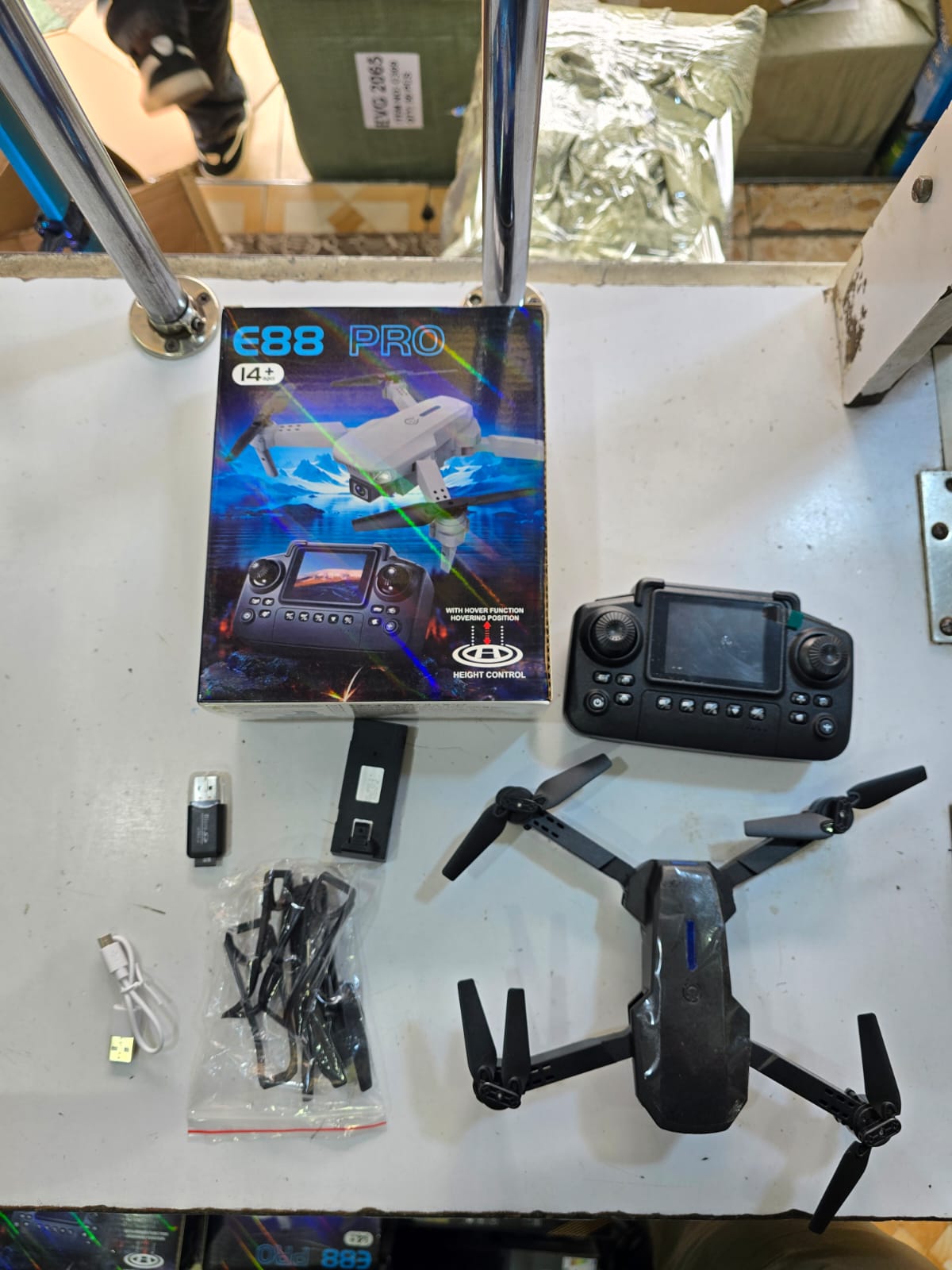 E88 PRO Drone with Camera & Screen — the perfect blend of fun, technology, and portability! 🚀📸
Capture stunning photos and smooth videos from above with its built-in HD camera, giving you a whole ne