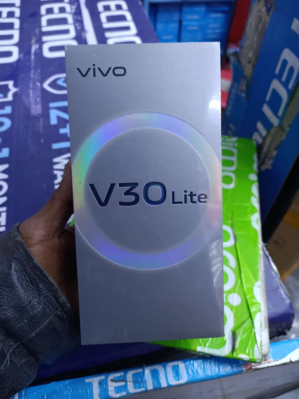 VIVO V30 Lite 256GB ROM UPTO 16GB ROM(8+8GB EXTENDABLE) 6.67''120Hz Amoled Display Snapdragon 695 SoC 64+8+2MP Camera 50MP Selfie Camera Dual Sim 80W+5000mAh Smart Phone