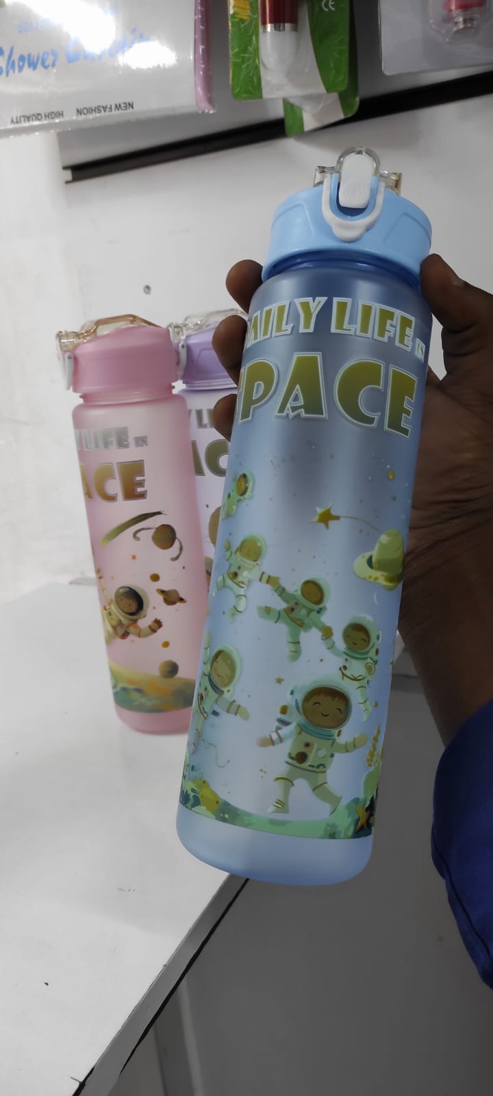 850ml Kids Space Frosted Water Bottle Keep your child hydrated in style with the 850ml Kids Space Frosted Water Bottle