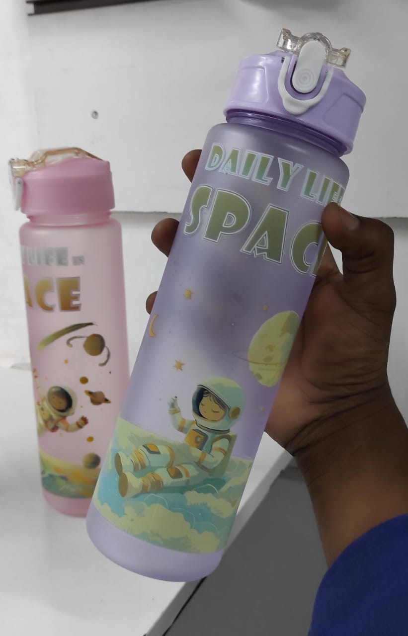 850ml Kids Space Frosted Water Bottle Keep your child hydrated in style with the 850ml Kids Space Frosted Water Bottle