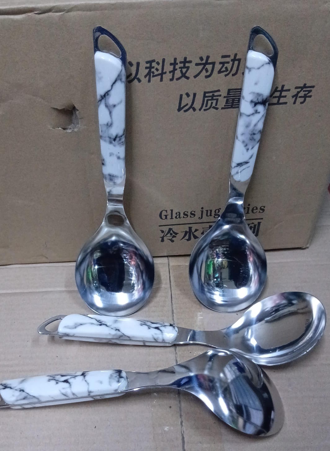 Marble serving spoon 1pcHigh Quality Titanium Rose Gold Plated, It enhanced surface hardness, avoid the scratch on the utensil when using.

Timeless elegant design makes this silverware appropriate fo