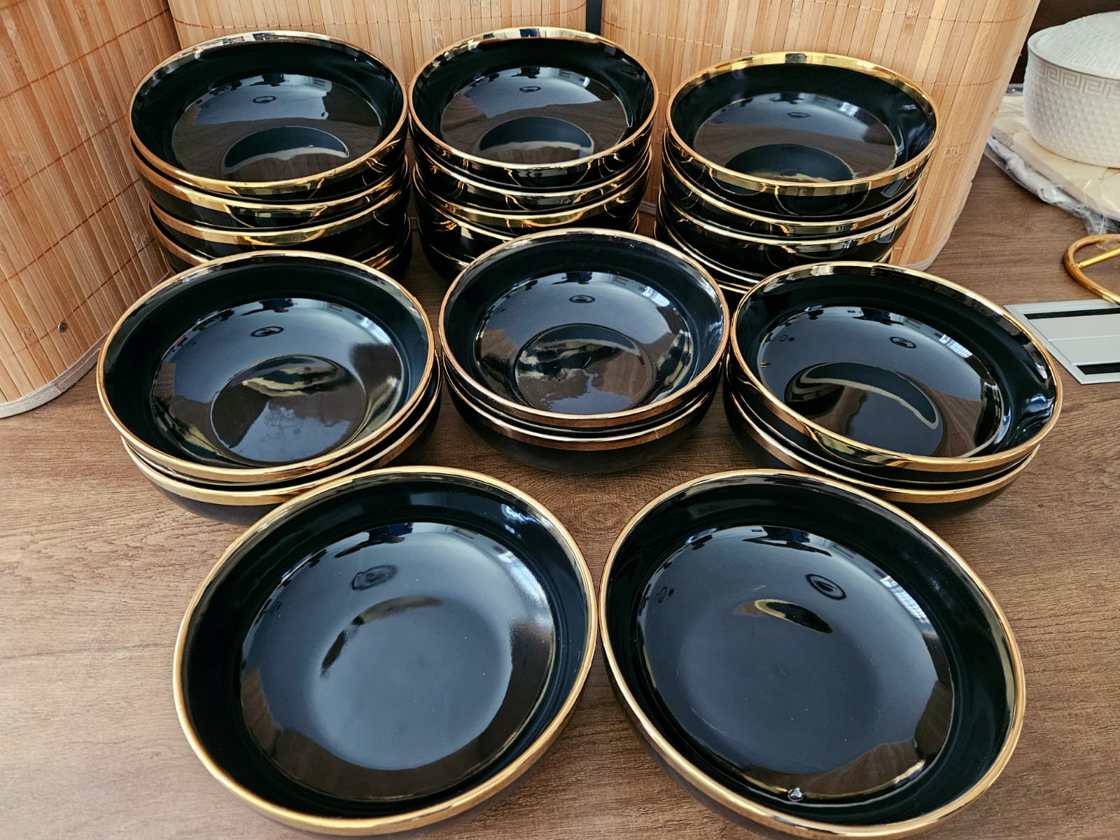 21cm black gold line serving bowlOur Coffee Mug / Tea Cup is made of Ceramics stoneware. This tea mug adopt ultra-thick and premium grade ceramics, they will stand up functional and aesthetic to every