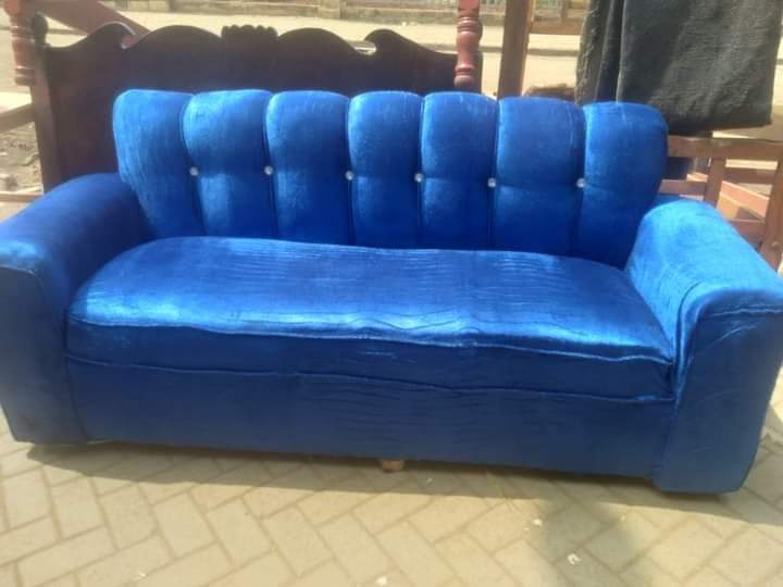 Elegant 3-Seater Sofa - Masterpiece of Comfort and Style
