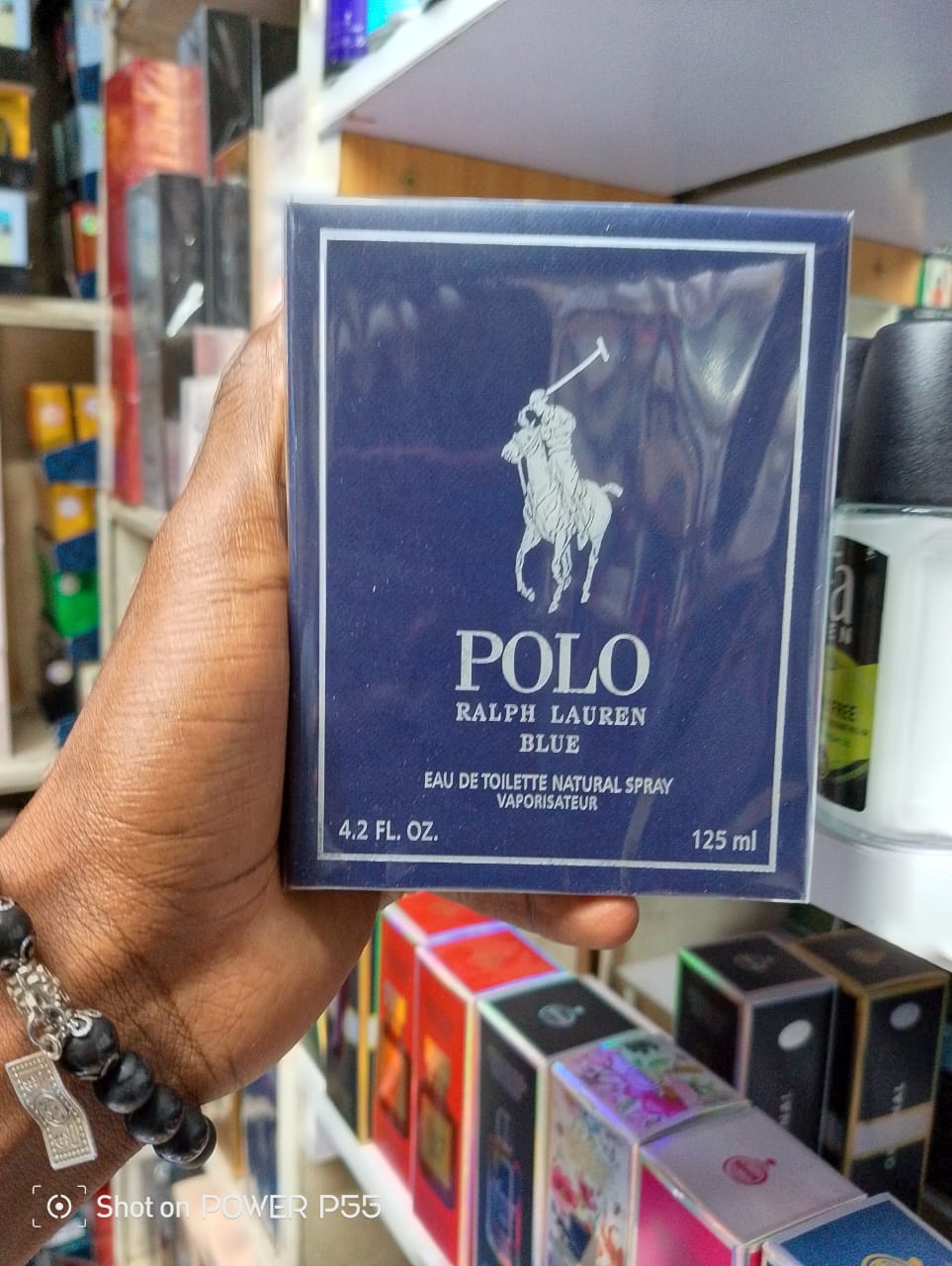 Ralph Lauren Polo Deep Blue  Notes of grapefruit, bergamot and green mango immediately awaken the senses from the top with their bold, sweet vibrancy, which is later mellowed by the deep green splendo