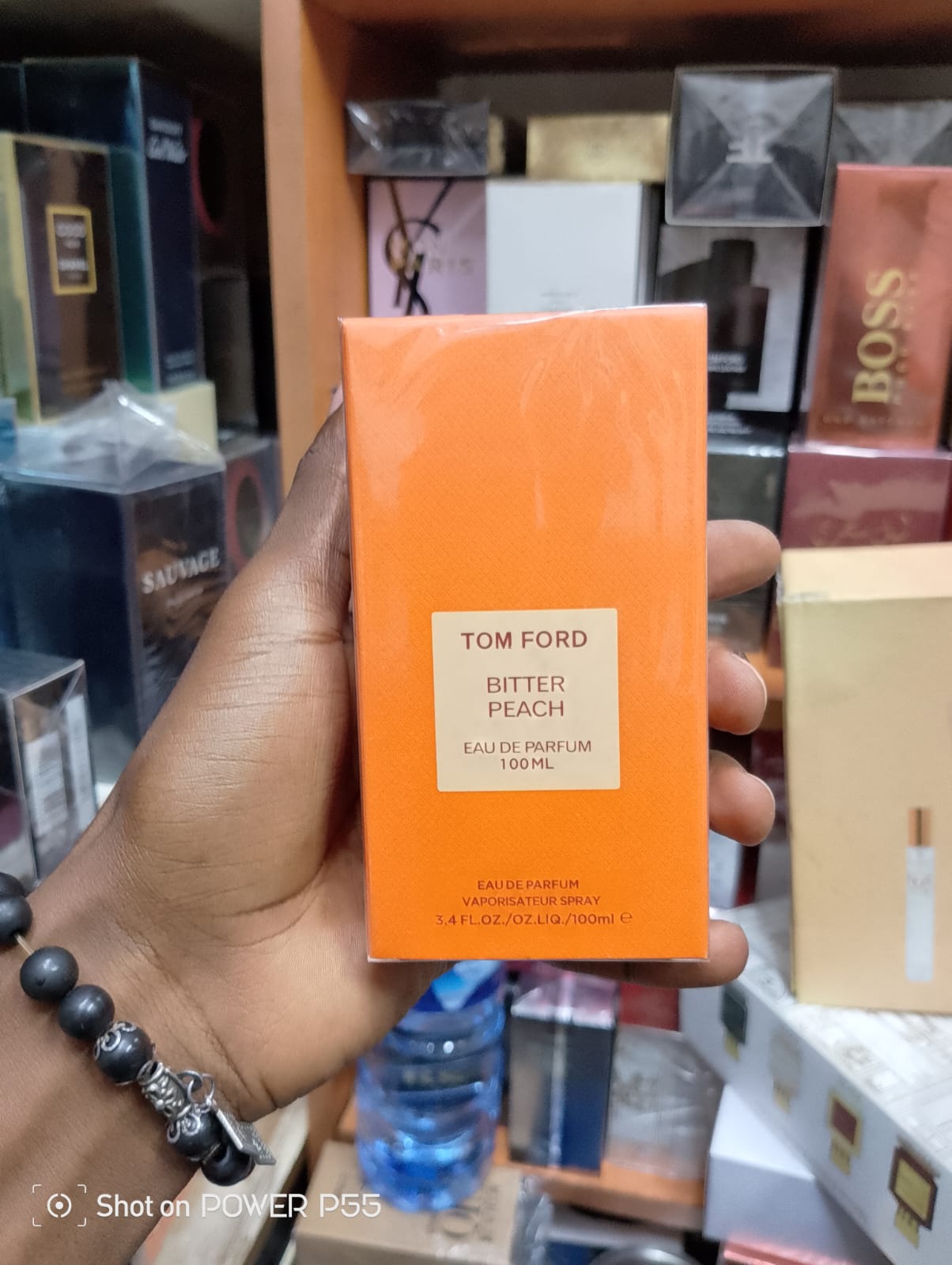 TOM FORD Bitter Peach PerfumeThe Tom Ford Bitter Peach fragrance combines fruity and floral in a captivating scent. The perfume contains notes of blood orange, peach and patchouli.