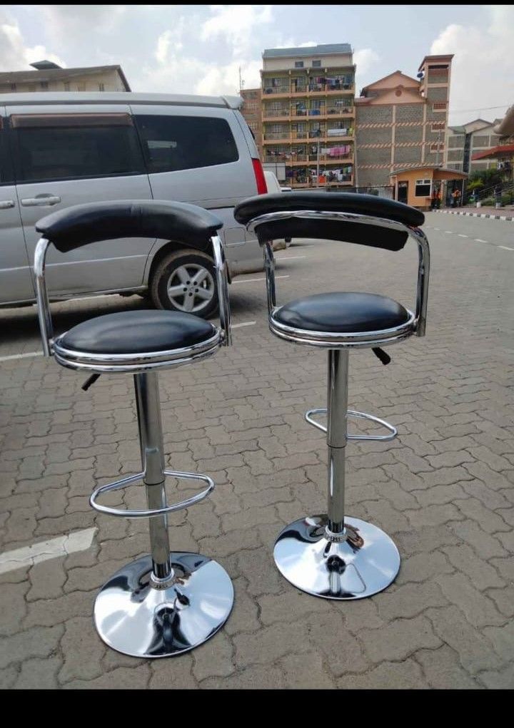 Adjustable bar stoolYour New Favorite Bar Stools 1pc：Whether sitting at the kitchen table or gathered around the home bar, our new set of barstools will be the perfect companion.