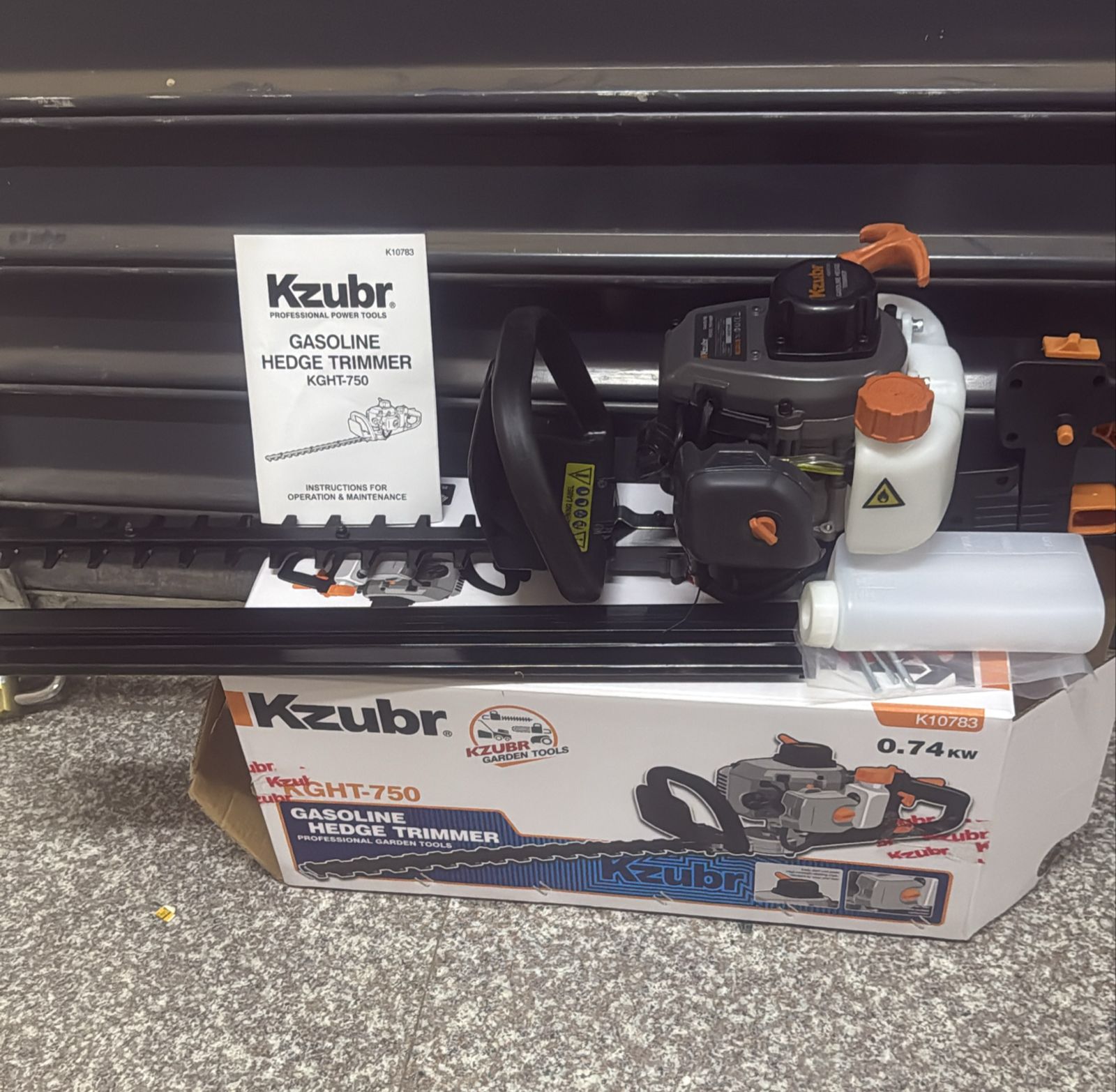 CLEARANCE OFFER Kzubr Electric Hedge Trimmer KEHT-450 – 450W Powerful Garden Cutter – Heavy Duty Grass & Fence Trimmer