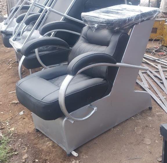 CLEARANCE OFFER Modern Executive barber chair with sink