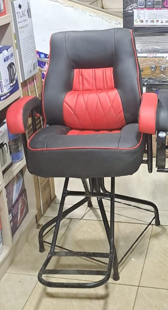 CLEARANCE OFFER Executive barber chair