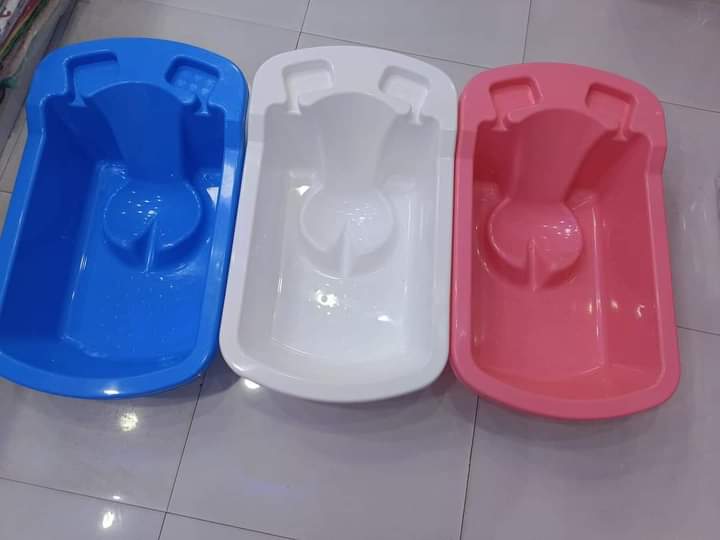 CLEARANCE OFFER Baby Wash Basin Bucket / Baby Bath Tub With Support Area 1pc