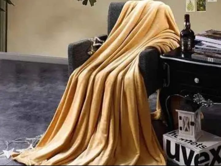 Fleece Throw Fleece Blanket   This comfy, cozy and Ultra-Plush warm fleece blanket provides better fade & stain resistant than cotton blankets - Unlike cotton has little elasticity to retain shape, Mi