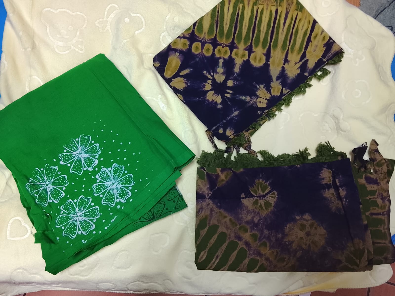 Lesso tie& dyeShow yourself some african love with our Most elegant multipurpose kikois. Beautiful crafted with animal prints to celebrate Africa. Designed to keep you warm plus it's M