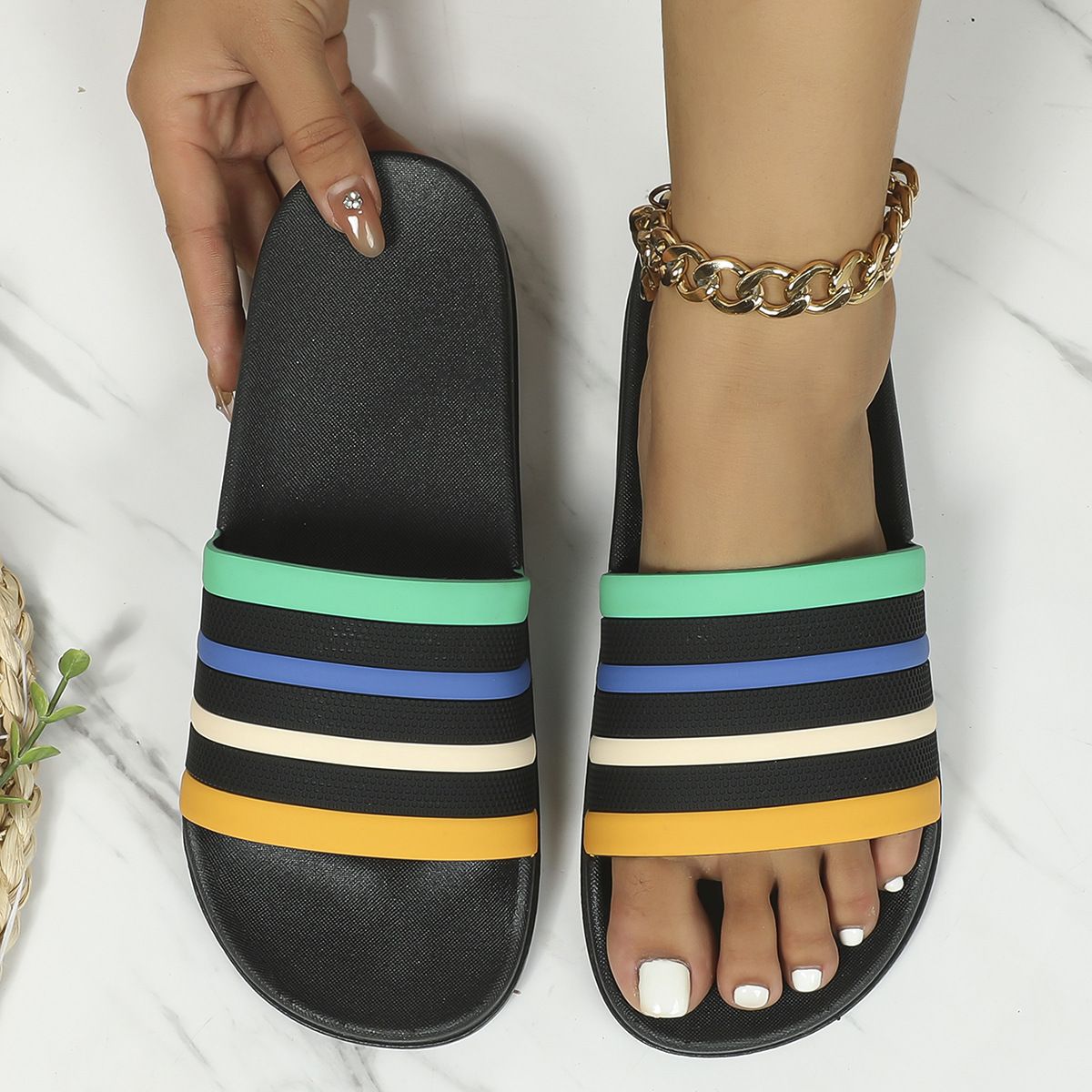 Summer three strips bars Korean couples casual flip-flops student trend flip-flops men's beach shoes