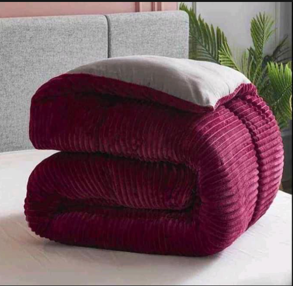 [ 🔔 ALERT OFFER 🔔🤩✨ !!! ] 4 Pcs Size 6X7 Brand New Comfortable Stylish and Luxurious Classy 💫Velvet duvet With one sheet and two pillowcases