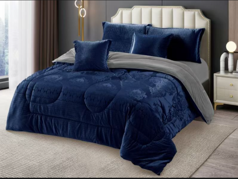 [ 🔔 ALERT OFFER 🔔🤩✨ !!! ] 6 Pcs Size 6×6/6×7  Luxury Silk velvet fleece Duvet-◻️1 Duvet ▫️ 1 bedsheet ▫️2pc throwcases▫️ 2pillowcases