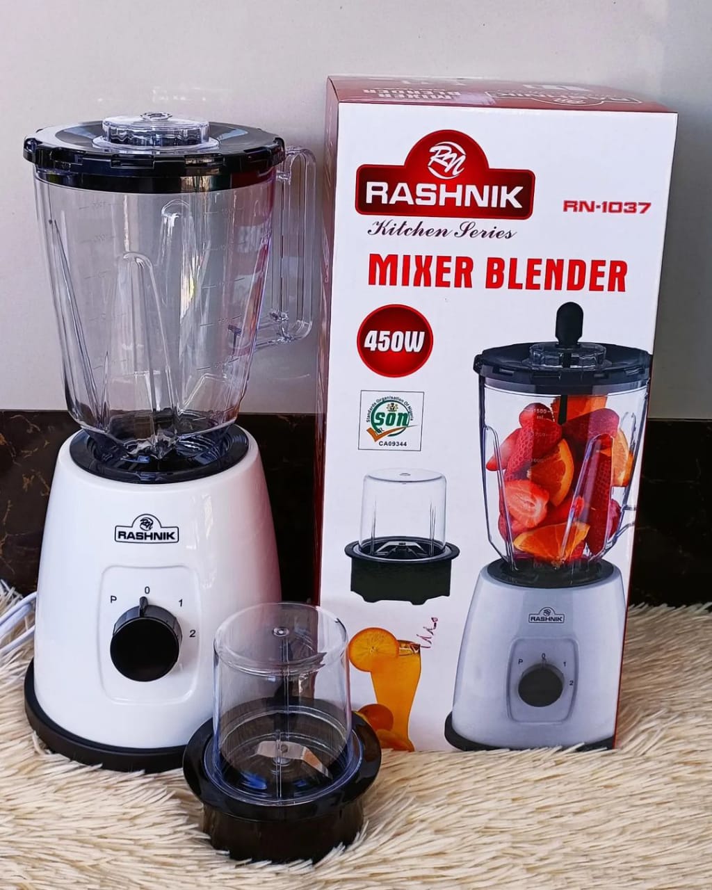 NEW IN 🥳🥳🥳‼️‼️Rashnik 2 In 1 Blender With Grinding Machine.Super sharp six blades
Non-slip rubber feet
Medium sized jar
Powerful 3 speed motor with pulse function
Power supply ;220-240v, 50-60Hz
