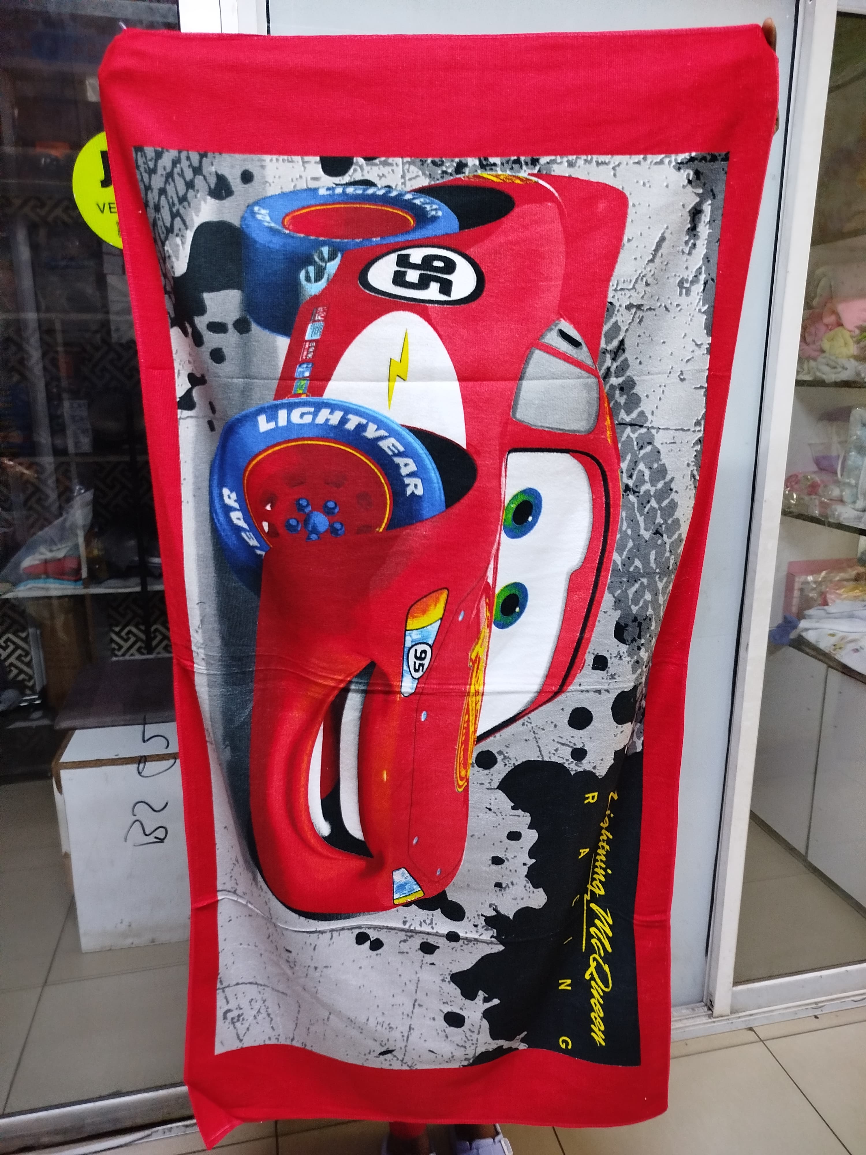 Fashion Cartoon themed kids towel.Dimensions: 70 x140cm
Material: 100% Cotton
High absorbency
Soft feel
Ease of care.absorbent, fluffy bath towel after a warm shower! Made of 100% cotton fabric, this
